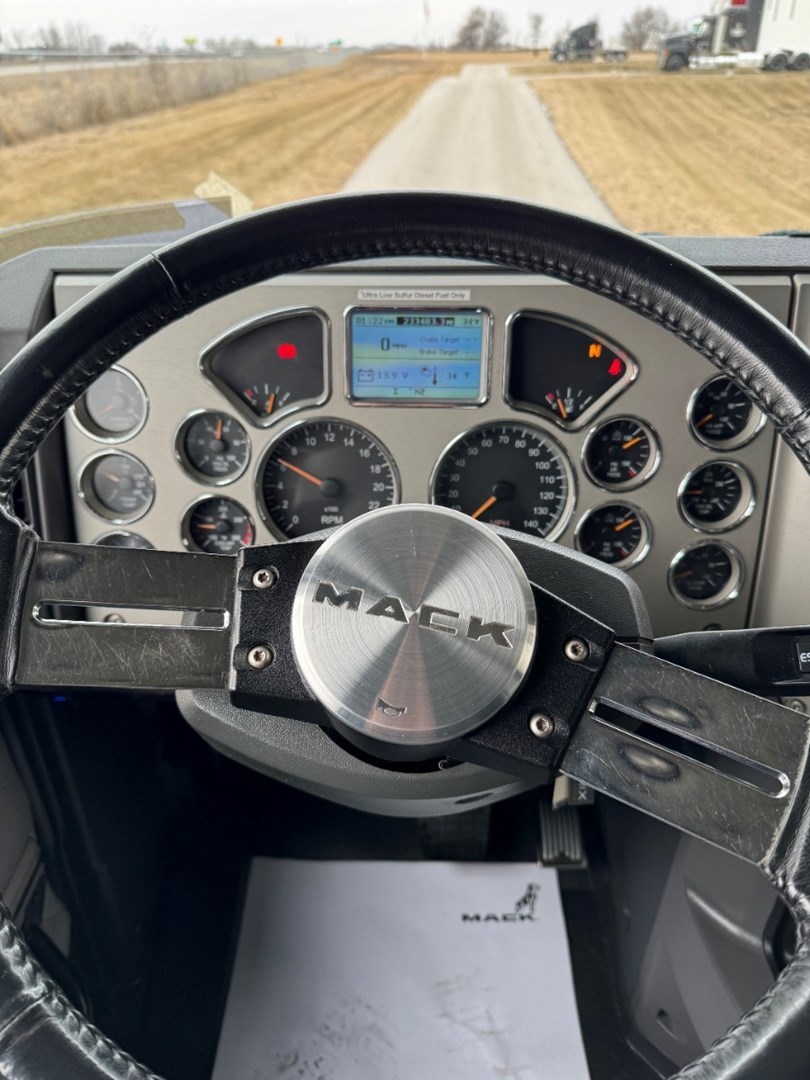 2017 MACK CXU613 - USED TRUCKS SLEEPER - image 14